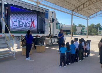 Alumnos de preescolar exploran la tecnología en la Ruta de la Ciencia, por medio de la unidad móvil
