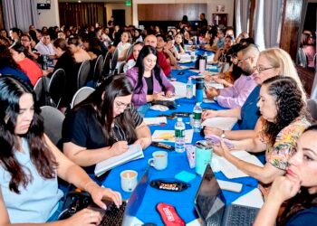 Capacitan a docentes, madres y padres de familia sobre planes de vida para estudiantes con multidiscapacidad