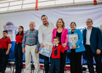 Entrega SEyD mochilas y útiles escolares a estudiantes de educación básica de Camargo
