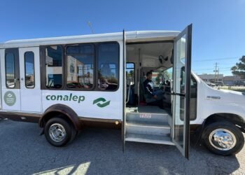 Benefician a estudiantes del Conalep Juárez I con donación de vehículo