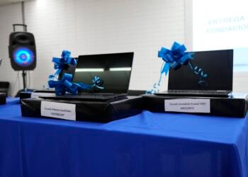 Entregan equipo de cómputo a 23 planteles del nivel básico en Ciudad Juárez