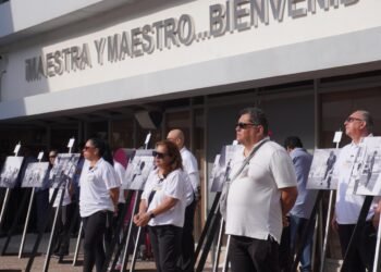 Realizan exposición fotográfica en SEECH por  el Día de la Educadora y Educador Físico