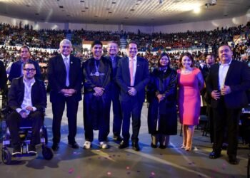 Premia Estado a mil 491 estudiantes de excelencia de la región norte