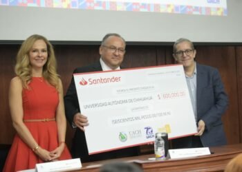 UACH y Santander entregan 50 becas de movilidad