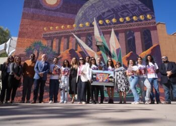Estudiantes de la UACH colaboran con la UNLV en mural binacional