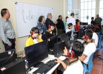 Inauguran laboratorio de inglés en secundaria federal número 1 en Juárez