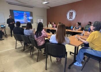 Imparten taller sobre salud mental a personal de El Colegio de Chihuahua