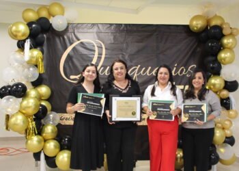 Reconoce UTCH trayectoria de personal docente y administrativo que contribuye a formación de alumnos