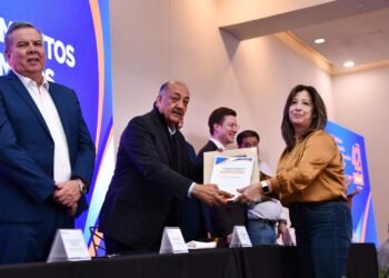 Entrega Estado cerca de 13 mdp en estímulos al personal de apoyo y asistencia a la educación