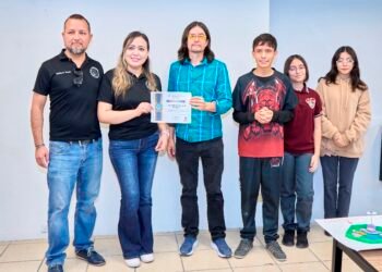 Realizan estudiantes de la secundaria Federal 5 observación astronómica y exposición de proyectos de biología