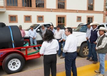 Entregó alcalde José Miguel Yáñez de Guachochi a productores nodrizas equipadas
