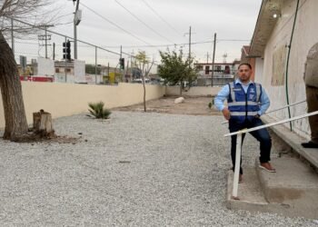 Repara Estado hundimiento en primaria Libertad de Ciudad Juárez por colapso de fosa séptica
