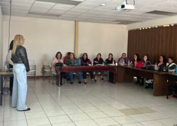 Capacitan a personal educativo de SEECH sobre cobertura del Seguro Escolar