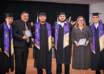 Egresan 42 jóvenes del Instituto Tecnológico de Nuevo Casas Grandes en diferentes programas educativos