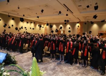 Celebra UTCH Sur ceremonia de graduación de 147 estudiantes de Ingeniería y Licenciatura