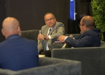 UACH modera panel sobre estrategias educativas en materia energética