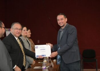 Entrega UACH reconocimientos a docentes que participaron en la «Guía Consultiva de Desempeño Municipal 2025»