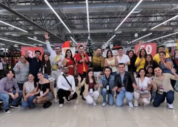 Participan alumnos de Economía Internacional en «Congreso Empréndete» en CINTERMEX MTY