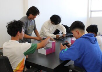 Imparte UT Paso del Norte curso de Python y manejo de drones a estudiantes del CECyTECH 9