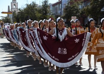 Invitan al desfile conmemorativo del inicio de la revolución mexicana el jueves a las diez