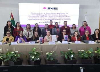Recibe INE propuesta para reforma electoral de la asociación mexicana de consejeras y ex consejeras estatales