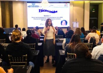 Participan en curso de competencia profesional supervisores, docentes y directivos de tres regiones del estado