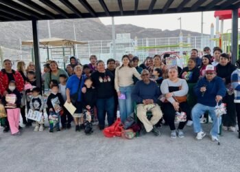 Diputada Jael Argüelles comparte la navidad con posadas en Palo Chino y Los Ojitos