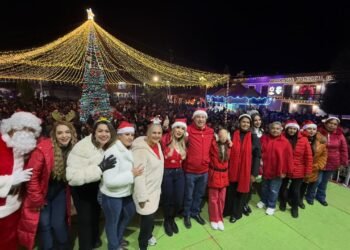 Disfrutan cientos de habitantes al desfile navideño en Guachochi, encabezó Alcalde el evento