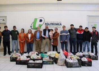 Entregan estudiantes de la UPCH casi una tonelada de alimentos a familias vulnerables