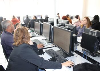Capacitan a docentes de escuelas primarias de Ciudad Juárez en uso de Inteligencia Artificial