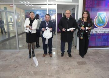 Inaugura Dirección Académica de la UACH Sala de Titulación