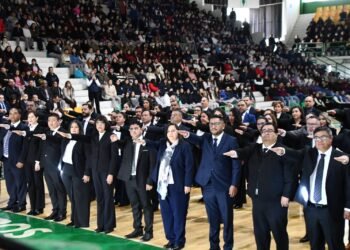 Toman protesta a nuevo personal directivo de planteles en el gimnasio del Cobach