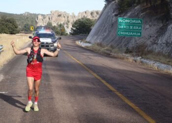 Corre Salvador “Chava” Martínez 300 kilómetros en seis días para reunir donaciones a favor de gente vulnerable de Guachochi