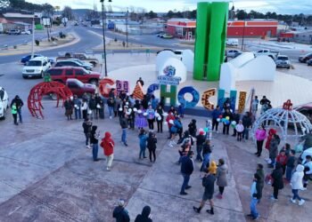 Culmina Salvador «Chava» Martínez su objetivo y lleva felicidad a niños rarámuri