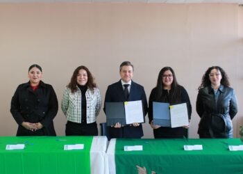 Firma Cobach convenio de colaboración con la fundación comunitaria de la frontera norte