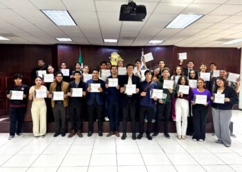 Integrantes de Cabildo Joven de la UACH visitaron al Tribunal Estatal Electoral