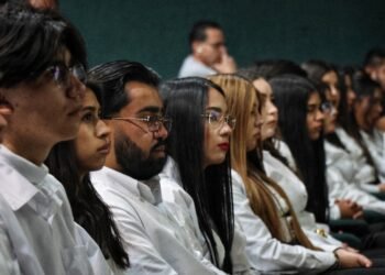 Egresa primera generación del SEA-Vistas Cerro Grande del Cobach, 17 alumnos recibieron papeles