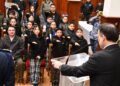 Juran lealtad a la Constitución de México sesenta estudiantes de quinto de primaria