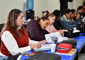 Imparte SEyD taller de Arteterapia a docentes de educación primaria con temas de inteligencia