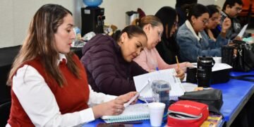 Imparte SEyD taller de Arteterapia a docentes de educación primaria con temas de inteligencia