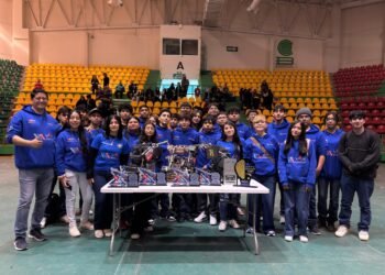Obtienen estudiantes del CECyTECH cinco trofeos en campeonato estatal de robótica