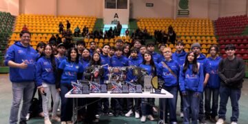Obtienen estudiantes del CECyTECH cinco trofeos en campeonato estatal de robótica