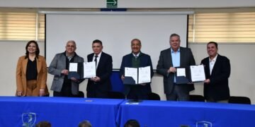 Firma Escuela Normal Superior convenio de colaboración con las secciones 8 y 42 del SNTE