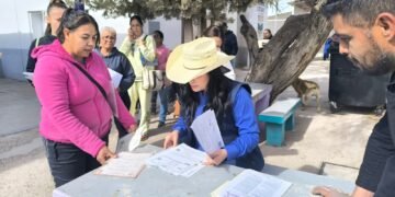 Regidora Myrna Monge participa en registro de aspirantes a beca de excelencia académica