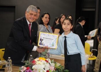 Elaboran estudiantes de primaria de Ciudad Juárez libro “Antología de Cuentos”