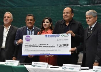 Entrega SEyD becas a cerca de 600 estudiantes del Conalep en Ciudad Juárez