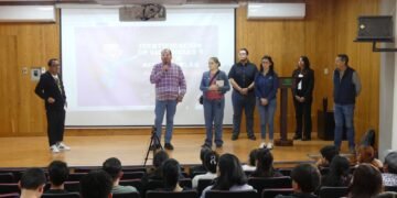 Participan 700 personas en taller para madres y padres de familia en planteles del Conalep