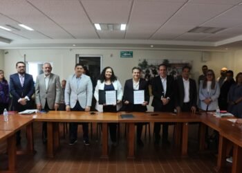 Firman Cobach y Sindicato el acuerdo de revisión salarial 2026 para fortalecer relación