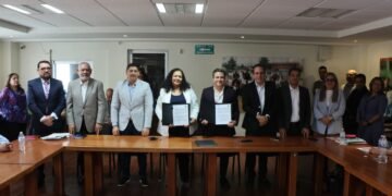 Firman Cobach y Sindicato el acuerdo de revisión salarial 2026 para fortalecer relación