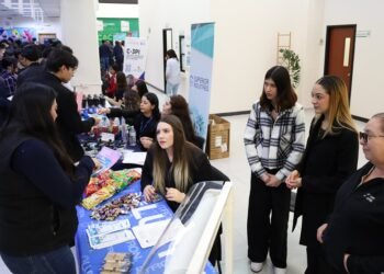 Participan más de 50 empresas y 700 estudiantes en feria del empleo, prácticas y estadías de la UTCH